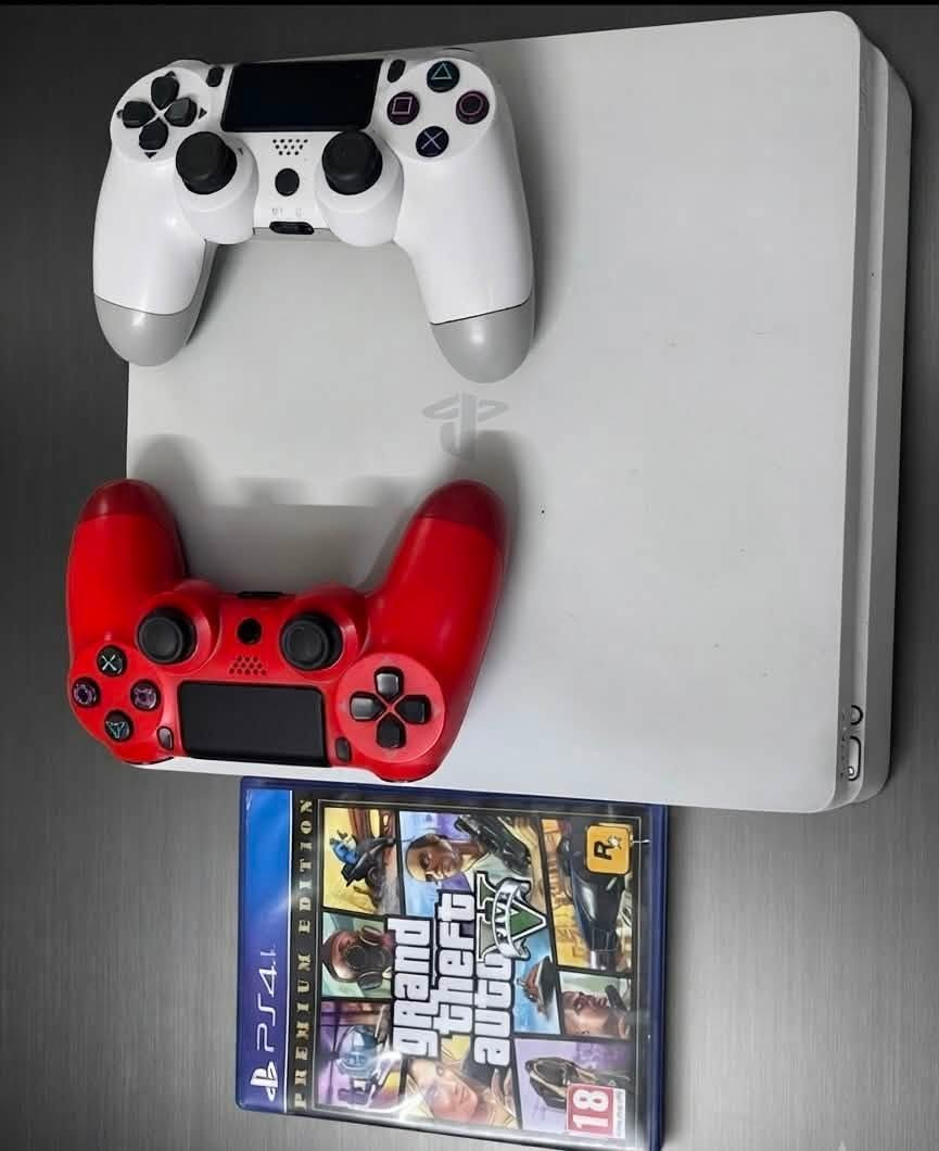 سلام عليكم ps4 سلم نضيف ذاكرة 500 مع جوستك عدد 2 و قرص gta وقرص FIFA 19 
و كيبل HD و كيبل البلي الاصلي السعر 220 عنواني بغداد الحرية للاستفسار خاص او واتساب ***********
