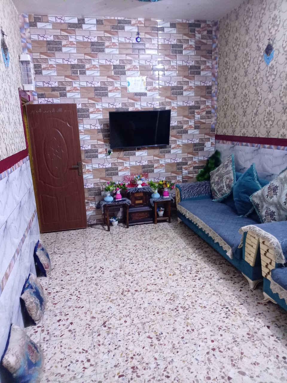 السلام عليكم
الدار للبيع مساحة ٧٥/م
طابق كامل فقط
غرفة + مطبخ مفتوح مع صاله + استقبال +صحيات خارجية فقط + ترك + حمام سباحة داخلي فقط وايضا متكون من سطحين امامي وخلفي متحدد للغرف وبيتونه 
المكان/ الشعلة~الغربي~شارع ابو الدهن~خامس فرع مقابيل اسواق علاء الجديدة
للاستفسار على السعر بالخاص 
او الاتصال على هذا الرقم ***********
وايضا وتساب ***********
