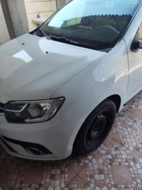 سيارة رينو سنبل بيضاء اللون رقم أربيل دولي موديل 2020الضرر طخه مال باب...