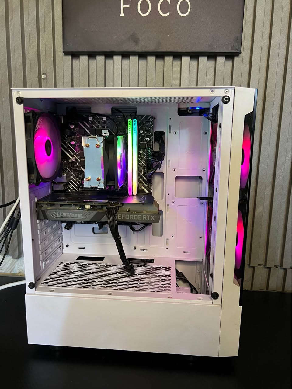 مواصفات 

i5 12400f
rtx 3060 12g zotac
ram 2x8 t force 3600
m.2 1tb
mb h610 
cooler x2000
psu 650w azza
case 3fan white بغداد, العراق
