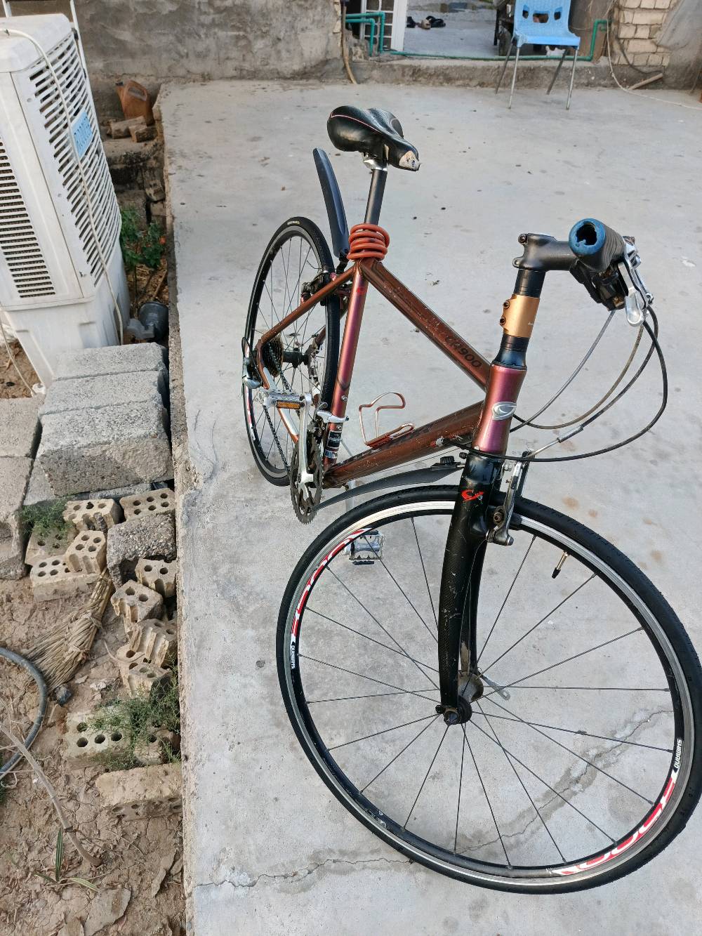 🚲 للبيع | ANCHOR ياباني أصلي 🇯🇵
بايسكل ANCHOR أصلي ياباني من Bridgestone، قياس 700C / 28، رياضي وخفيف ومناسب للمدينة والتمارين والمسافات الطويلة.
✅ ماركة ANCHOR – Bridgestone
✅ وارد ياباني
✅ تبديلات Shimano
✅ 700C / 28
✅ فرامل أمامية وخلفية
✅ جنوط رياضية
✅ الدراجة جاهزة للسياقة
✅ معاها حامل قنينة + رفرف أمامي وخلفي
✅ اللون وردي/عنابي مميز
السعر: 200,000 دينار 💰 قابل للتفاوض بالمعقول
📍 المكان: بغداد هاتف ***********