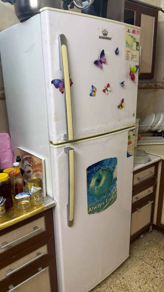 ثلاجه ومجمده للبيع شرط اي عيب مابي 
سعر الثلاجه 100 الف وبيها مجال 
وسعر المجمده 80 الف وبيها مجال 
***********
العنوان حي الخظراء
