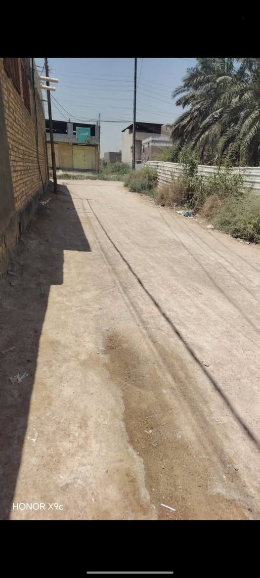 🏠يت للبيع في الجزيرة قرب 🔸شارع زين العابدين🔸 قريب على مدرسة المنهاج الاهلية 
طابو صرف زراعي بأسم عراقي اصولي مية بالمية 🔹بناء شخصي طابوق🔹 مساحتة 167متر 
البيت بيه غرفتين منام وصالة وديوانية ومطبخ كامل ويه البيت وصحيات داخليه وخارجيه وحديقة صغيرة البيت بناء كلش قوي 
سعره لبيت 83وبي مجال 
الرقم للاستفسار ***********
