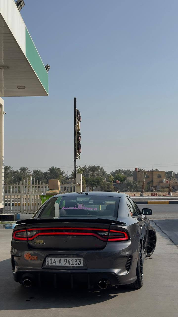السلام عليكم جارجر بوليسي للبيع مكينه 8 سلندر R/T   السياره مكينته مبدل بيه بطل اكفلك كير وحداده واصوليت السياره بيه بيه برمجه تمشي على البانزين العادي لايتات متغير تتحكم بيه من المبايل حادثها مدكر وبنيد البدي غير مكفول السعر 126 مكان السياره بصره للتواصل ***********

