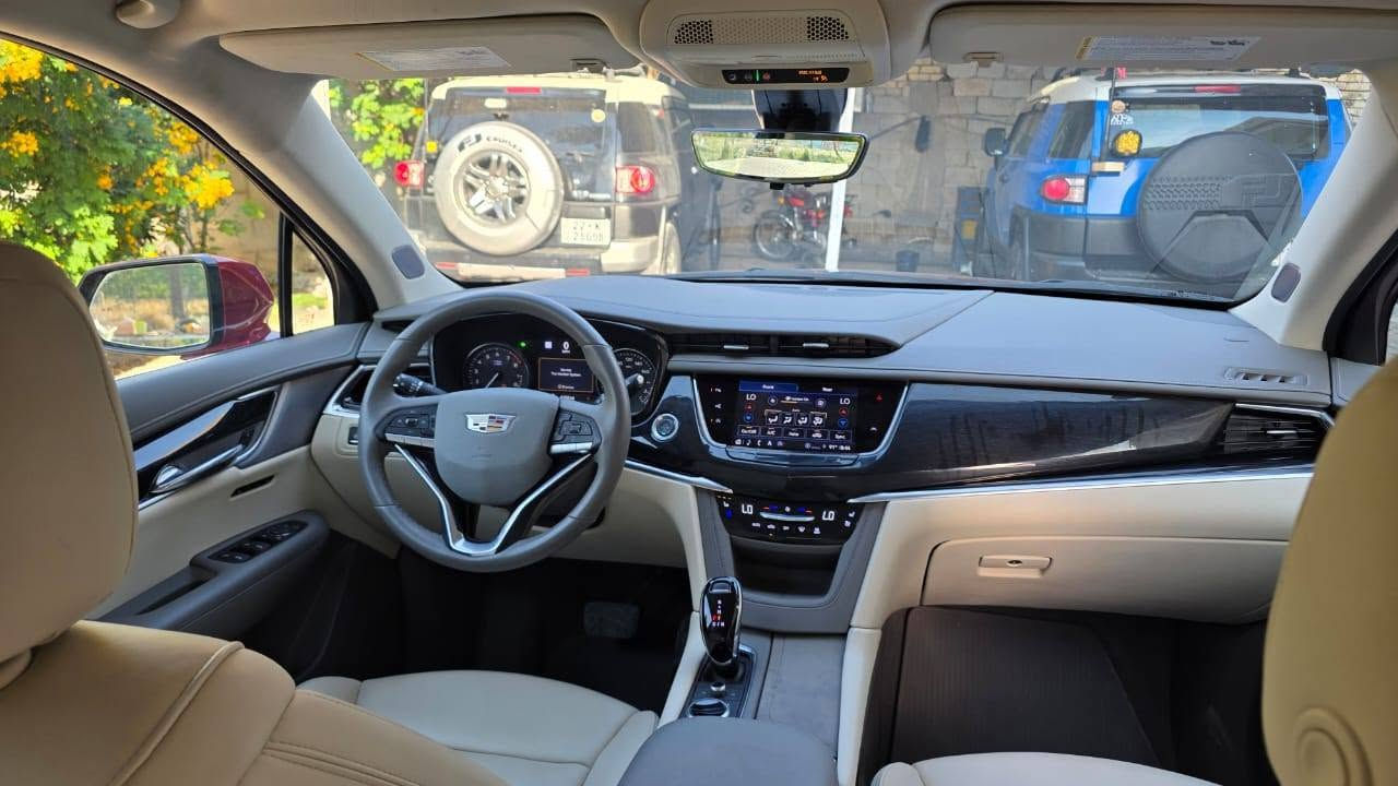 السلام عليكم عندي كاديلاك موديل 2025 XT6 فول مواصفات مرقمه شهداء بغداد دخول جديد سته ستندر ٧ راكب السعر ٢٩٥ وبيه مجال *********** حادثها جاملغ خلفي وباب

نص مكتوب في الصور:
- 2/20 1:1 2025 Cadilla... bid.cars ٥:٢٨
- 2025 Cadilla... bid.cars 5 / 20 BIDCARST
- 2025 Cadilla... bid.cars 13 / 20 BIDICARS
- 2025 Cadilla... bid.cars 3 / 20 1:1 BIDCARS