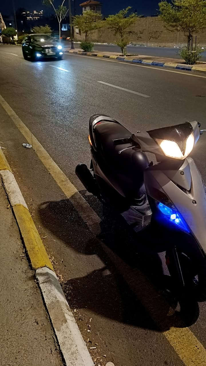 سلام عليكم
دراجه ماكس ثعلب نوزل الدراجه مكينه ما مفتوحه كهربئيات كله شغاله قفل جنطه قفل ستيرن والدراجه سويجين بيه كفرات اصليه ومختمه 
مكاني بغداد 
***********
