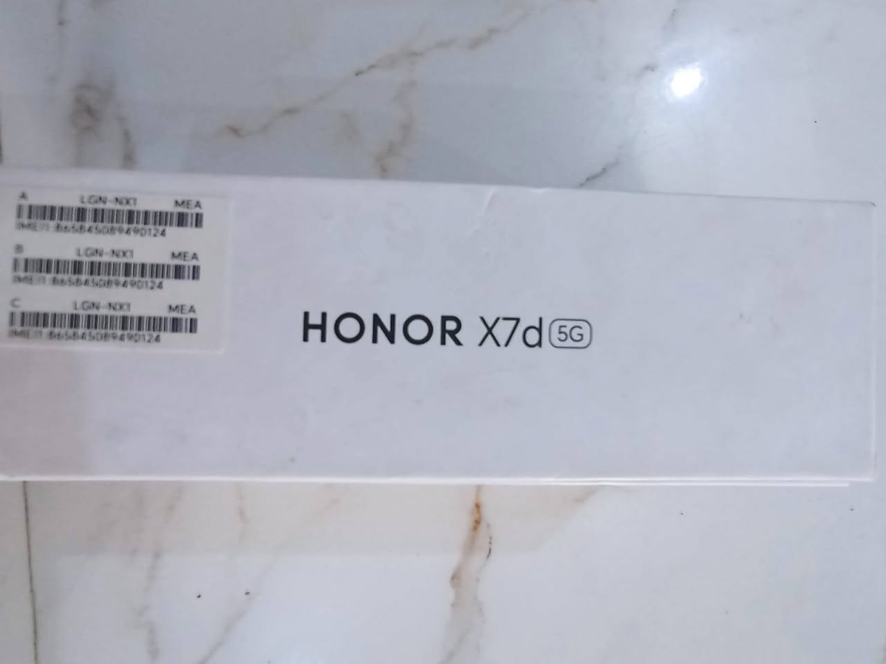 سلام عليكم البيع هونرX7d5G ذاكره 256بطاريه 6500استعمال شهرين ملحقات كارتون وحافظه بس وي 
سعر خاص تلفون واتسساب فعال *********** كما موضح في صور
