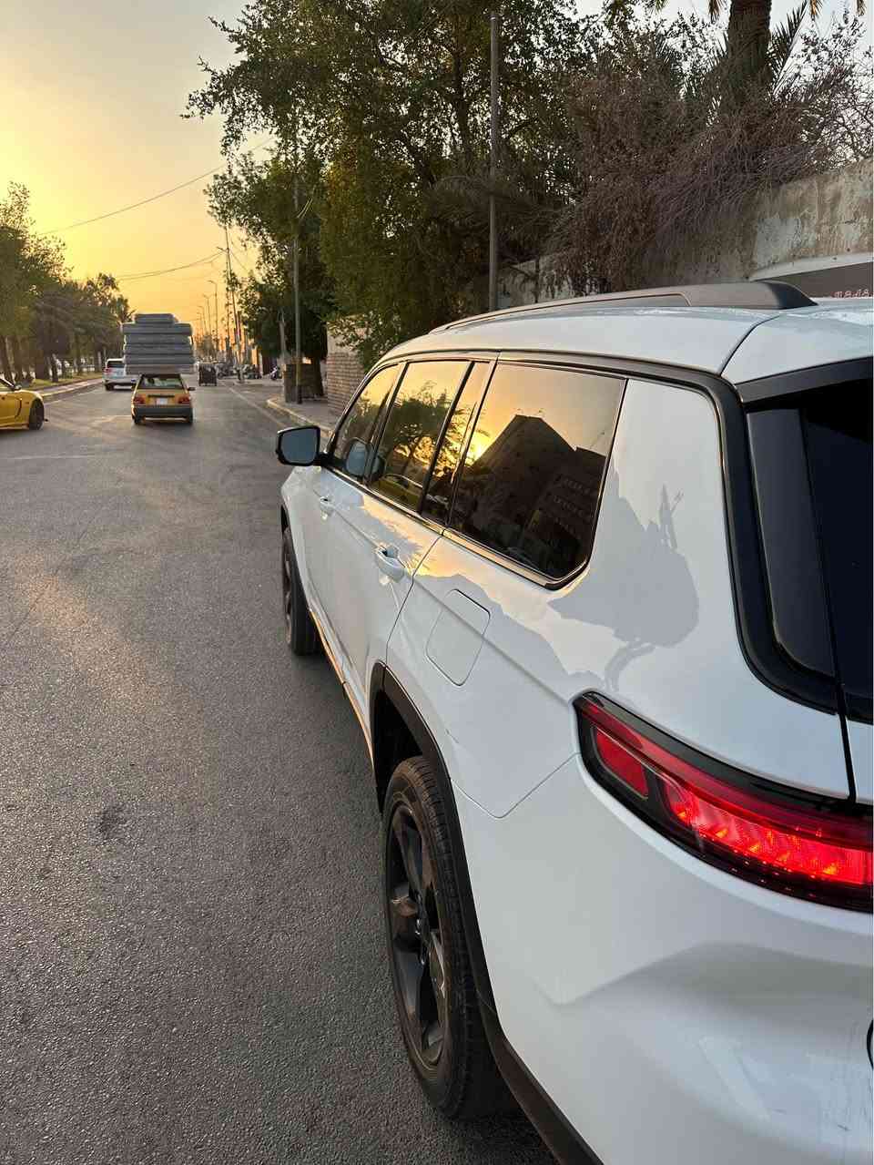 رقم شاصي 1C4RJKAG4P8873791
جيب جراند شيروكي ليميتد 2023
7 راكب VIP
محرك V6 سعة 3.6 لتر
ماشية93 ألف كيلومتر
السيارة قطعة تبديل و 4 قطع كلير
رقم اربيل باسمي
تشغيل بصمة
دفع رباعي
رادار أمامي وخلفي
مانع تصادم
تحديد المسار
نظام الرؤية الليلية
حساسات خلفية
مصابيح زينون + LED
بك لايت LED
ويل كب قياس 20
حساسات ضغط الإطارات
النقطة العمياء
كير ماوس
هاند بريك كهربائي
شاشة Apple CarPlay

‎إنارة داخلية LED
مقاعد جلد ومخمل
شفتات مقود
مثبت سرعة Cruise
مودات قيادة وأوامر صوتية
شاحن هاتف لاسلكي
منفذ طاقة
فحص نظام السيارة
المقاعد الأمامية كهربائية
تدفئة المقاعد
4 قطع تبريد
نظام مانع الانزلاق
حاملات أكواب
تدفئة المقود

مكاني: بغداد
رقم:*********** Colombo, Sri Lanka
