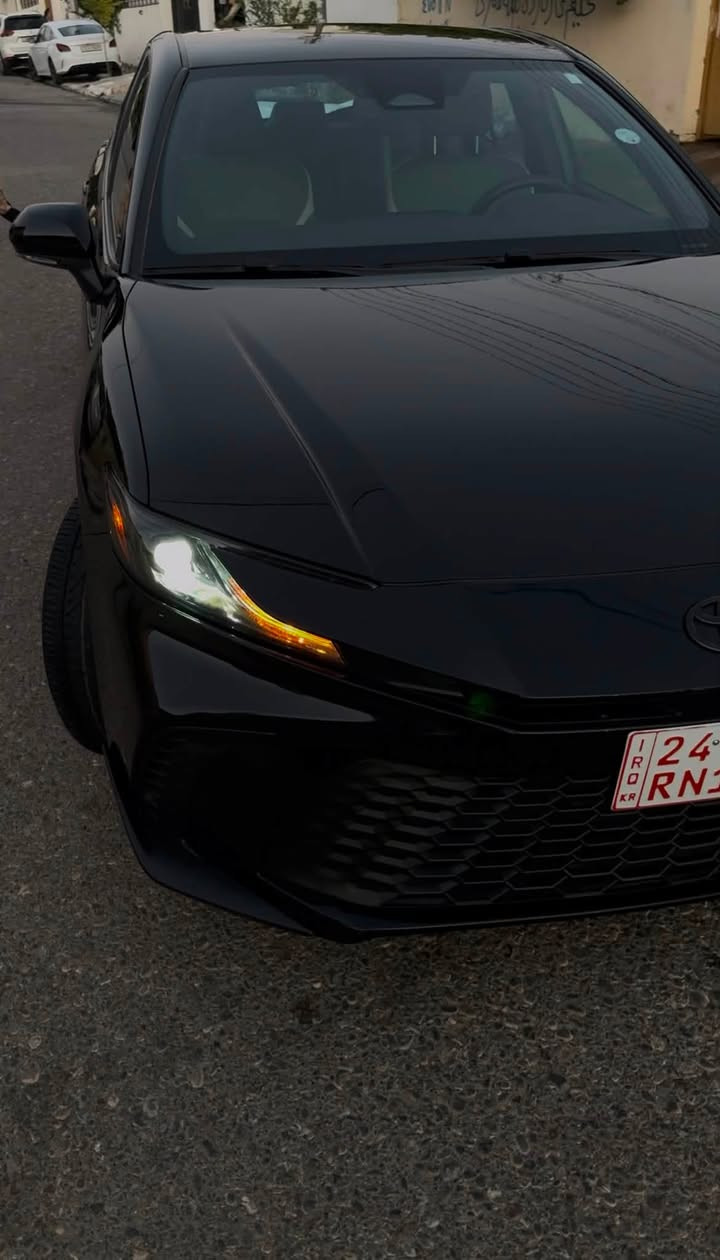♻️ تويوتا كامري se   2025 ♻️black
‏♻️ Toyota Camre   HEV 2025 ♻️هايبرد

 🌈لون السياره :(اسود 🖤)

❤️سياره جديده مال جنايه بدون اي مصرف

🚘عداد المسافه:29,000 km

🚘 بلد المنشأ : امريكي 🇺🇸

🚘 سعة المحرك 2,5L هایبرد

🚘 مقاعد جلد لون رصاصي

🚘شاحن موبايل اصلي (وايرلس)

🚘رادارات جانبيه وخلفيه واماميه

🚘 مقعد السائق تحكم كهربائيه

🚘 لد امامي ليلي ونهاري

🚘 لايت زينون LED + بك لايت LED

🚘  اشاره مرايه 

🚘 مفتاح التشغيل بصمة + دخول ذكي +صندوك بصمه

🚘 شاشة + كاميرا دوارة اصلية

🚘 أوضاع القيادة  Drive Mode

🚘 حساسات ضغط اطارات

🚘 تبريد شاشة مناخين منفصلين 

🚘 قطعتين تبريد

🚘 هاند بريك كهرباء 

🚘كروس سرعه

🚘‏ Auto Hold  أوتو هولد 🚘

🚘انظمه القياده :سبورت ،نورمال،eco

🏁ملاحظه /ضرر السياره فقط باب خلفي السائق بدون ارباگ

رقم باقي شهر 

عنوان السياره📍.. اربیل

للاستفسار يرجى الاتصال على الرقم الاتي ☎️ 

  ☎️. واتساب ***********

🔴🔴السعر /237$ وبيهة مجال للشراي
