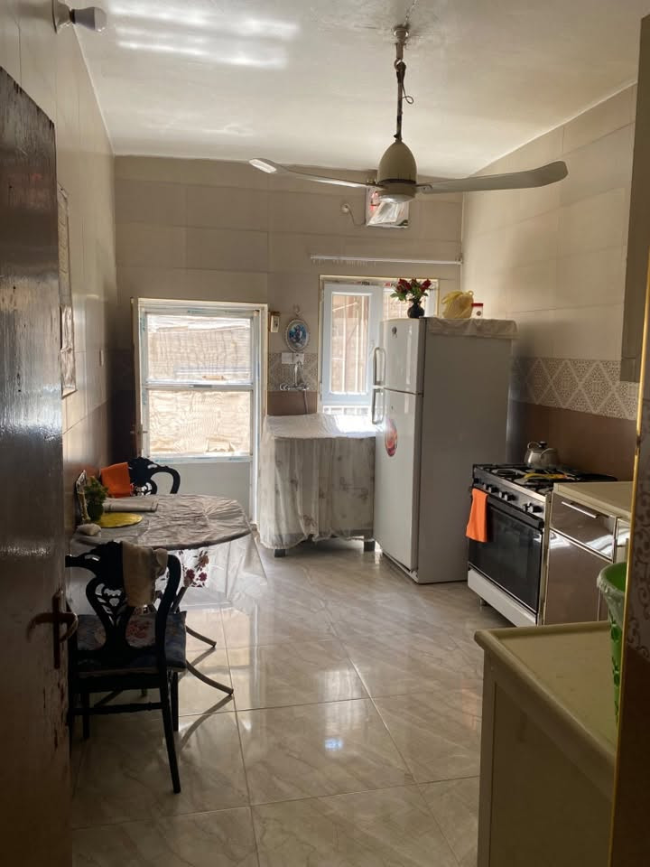 🏠 بيت للبيع  او مراوس – العروبة

📍 الموقع: العروبة، خلف مركز 7 نيسان
📌 قريب من الشارع العام

📐 المساحة: 150 م²
📏 الواجهة: 10 م
📏 النزال: 15 م

🏡 يتكون من طابقين:

🔹 الطابق الأول:
• غرفة نوم
• صالة
• استقبال
• مطبخ
• صحيات

🔹 الطابق الثاني:
شقة معزولة بالكامل، تحتوي على:
• غرفتين نوم
• صالة
• مجمع صحيات

📞 📞 للاستفسار والمراجعة:
مكتب المحيط لبيع وشراء العقار – الديوانية
📍 شارع الحولي – خلف جامعة القادسية – قرب غسل غريب الطوس

☎️ ***********
☎️ ***********
📲 واتساب متوفر على الأرقام أعلاه

🏠 مكتب المحيط… عنوانكم الموثوق
واتساب متوفر 📲

