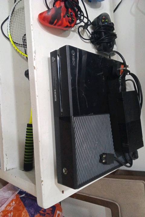 XBox ONE

 معه ثلاثة يدات بسعر 159
