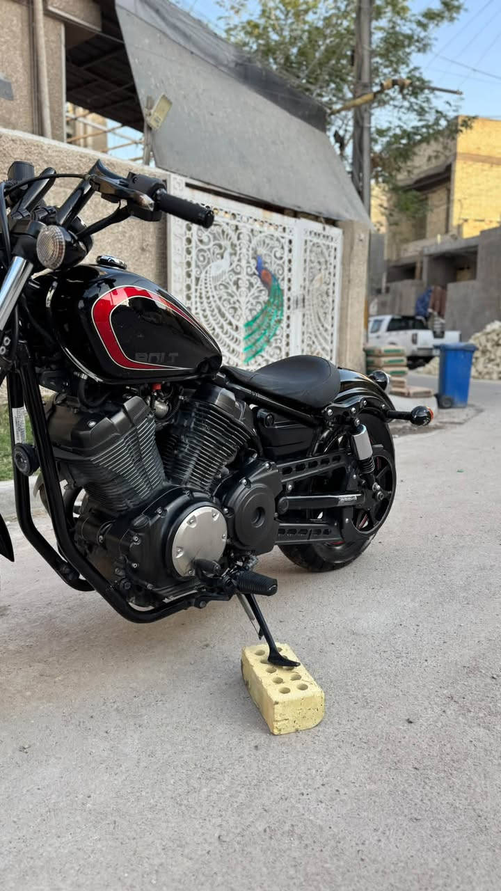 Yamaha bolt 950  2015
ياماها بولت موديل 2015
 حجم المكينة 950cc
الدراجة ماشية 13800 كم
الدراجة كلش نضيفه وحلوه 
تانكي البانزين بي رصعات يحتاج تعديل بارد
بدون ارقام او كمرك 
سعر الدراجة 30 ورقة وبيها مجال بسيط 
العنوان بغداد الشعب 
***********
