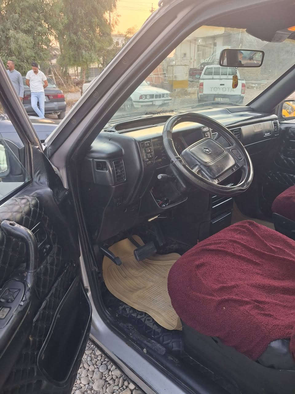 سلام عليكم.   سياره دوج موديل 91 لون رصاصي بلاديه سياره سياره جاهزه ع اخير تبريد تدفىه.  مكينه او كير كولار 2400 سياره خير من الله مال بيت 6 راكب داخل جلد جديد ع اخير صدر امامي خلفي تخم تاير كله جديد لايت علي ناصي حته اضويه الداخل بيبان او سقف كله شغال كيجات شغاله رقم جديد سنويه بهاي السنه تصقط.  صاحبهة كرايبي يمي بنفس المنطقه  السعر 52 او بيهة مجال بسيط حك الجيه. الموشراي لا يعلق او يكسر بحلال العالم معجبك المنشور اعبره  *********** واتساب او اتصل ع خط
