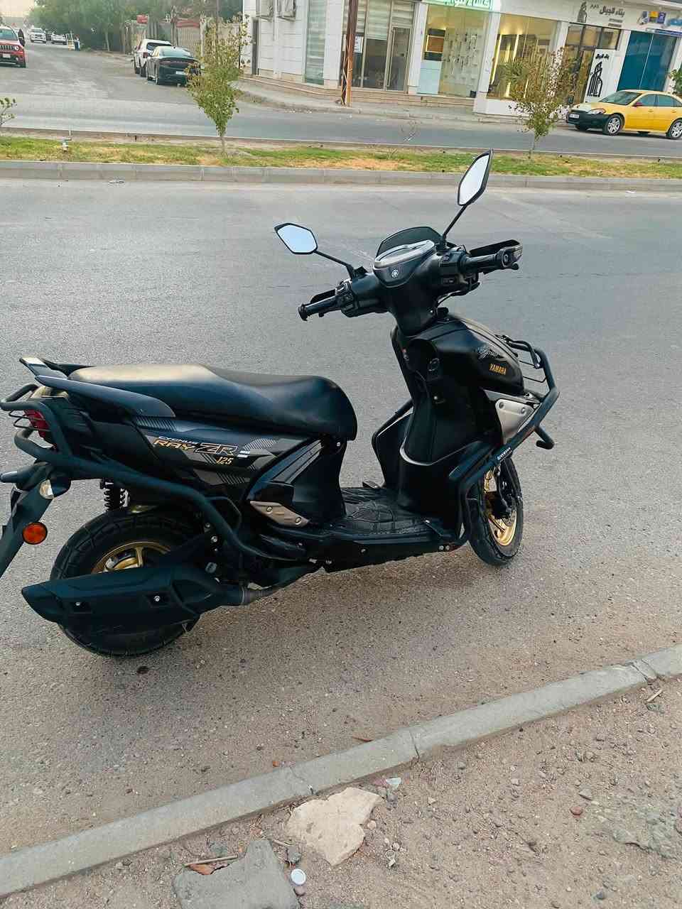 Yamaha zr 2023
دراجة نظافتها فول برغي مامفتوح بيها 

أوراق جنوبي 

اي مكان يعجبك افحص

سعر 2350
***********
