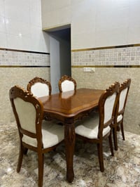 ميز طعام • ٥كراسي • نضافة ٩٥/١٠٠