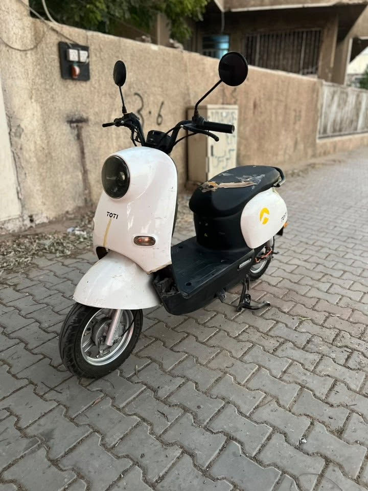 سلام عليكم شباب دراجه شحن كلاسك مستخدمه وبيها هاي لاضرارً بل كفرات شوفت عينك بل صورت دراحه بطارياتها بحاله ممتازه كلها شغاله وكهربائيات شغاله   ضررها بس يل كفرات الاماميه فقط مثل مموضح بل صور  

اي استفسار اتصال  

***********
