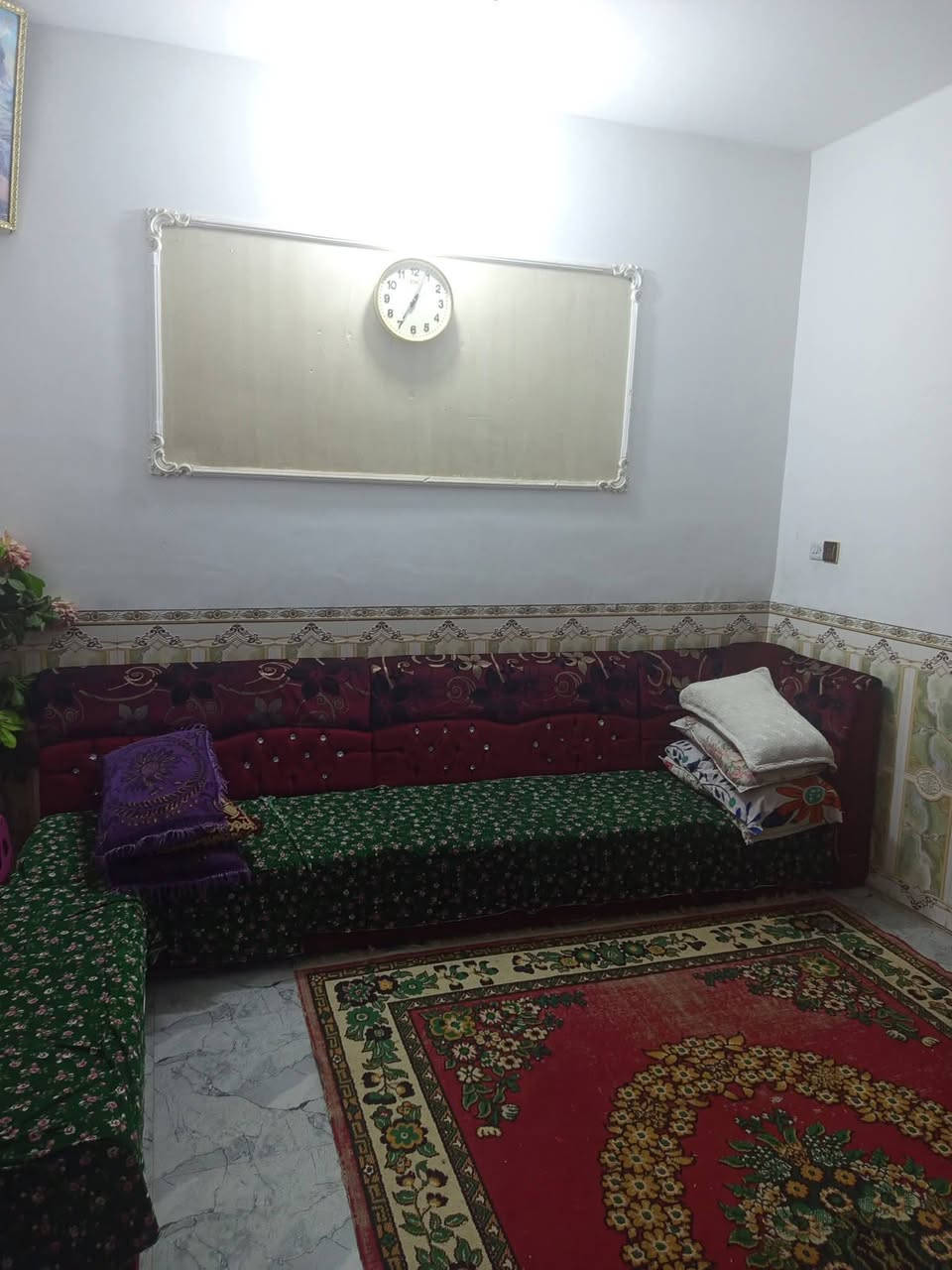 .* طابو صرف 
يباع نقد أو على المبادرة.
بيت مساحة/248م.
الموقع ناحية أبي غرق الخواص مقابل المعهد التقني . على شارع تجاري عرض الشارع 30متر. بيت طابقين أربع غرف نوم موقع فوق الممتاز. توفر كافة الخدمات مدارس أسواق قريب جداً على شارع الزوار حله كربلاء. للاستفسار الاتصال على صاحب الدار.
هاتف/ ***********
***********
