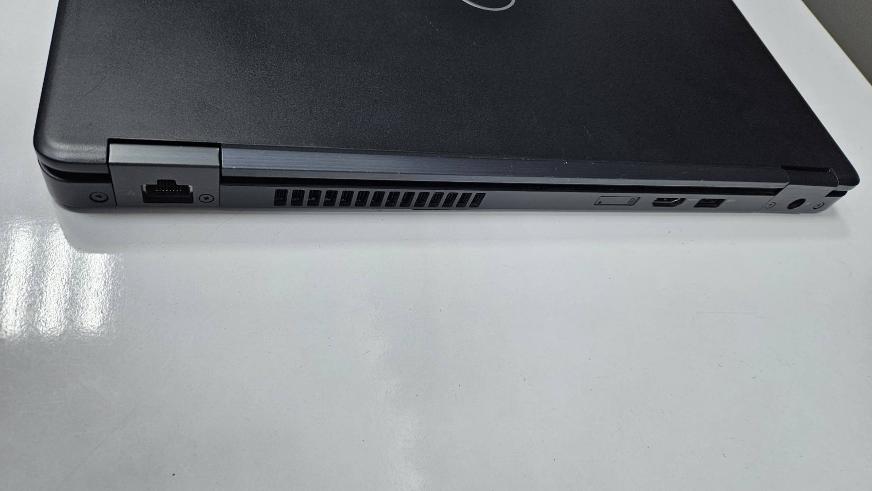 Dell 5490 • كور i5 جيل 8 • نفيديا MX130