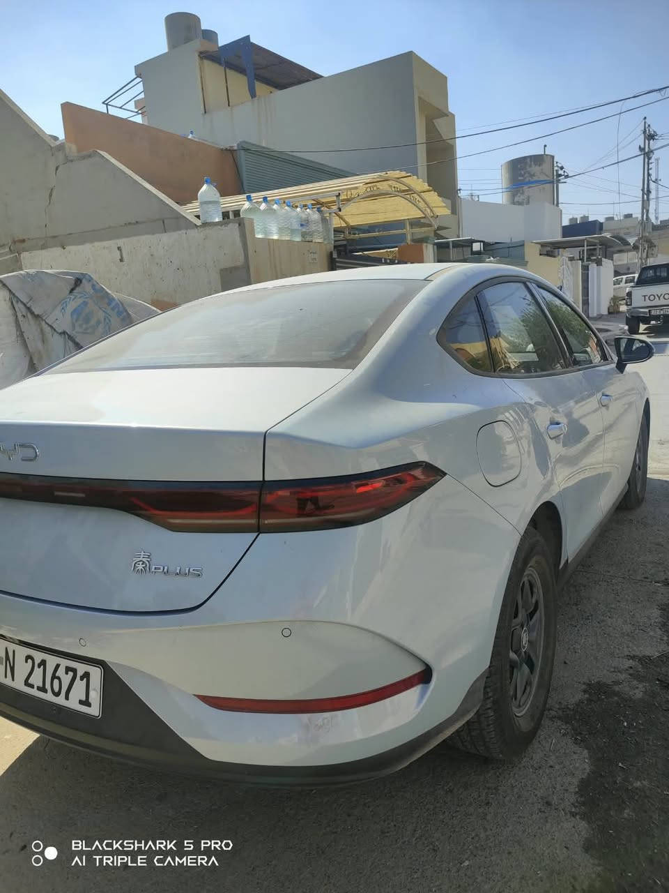 BYD 2025
رةنگى سمنتى داخل زيتونى سةيارةكة كليتة 40km رؤية هةموو شتى بةشةرت سعرى 138 مجالةكى كةم 
***********
هةواير أربيل, العراق

نص مكتوب في الصور:
- BLACKSHARK 5 PRO AI TRIPLE CAMERA
- BLACKSHARK 5 PRO
- AI TRIPLE CAMERA