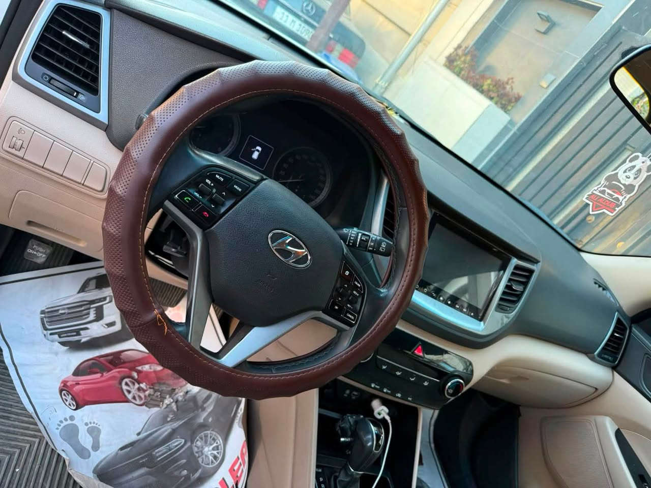 السلام عليكم جمعة مباركة على الجميع
توسان ٢٠١٨ خليجي 
ماشية ١٧٠،٠٠٠ كيلو
بيها جاملغين خلفية كد ٤ اصابع وعندي صورها 
البنيد بي شبر صبغ بسبب تقشير مصنعي بهذا الموديل
بدون ايرباك ( سليم ) 
السيارة مال بيت عليها ادامة مستمرة وجاهزة 
152وبيها مجال حگ الجية
للاستفسار الاتصال او واتس اب
***********
