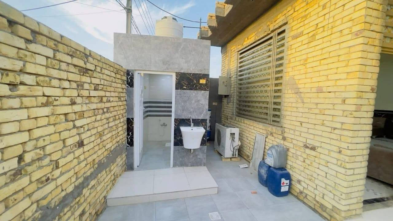 بيت زراعي للبيع مساحه 230متر
فضليه نزله البيطره يبعد عن شارع 100متر  رجائن بس شراي يتصل ع رقم ***********
