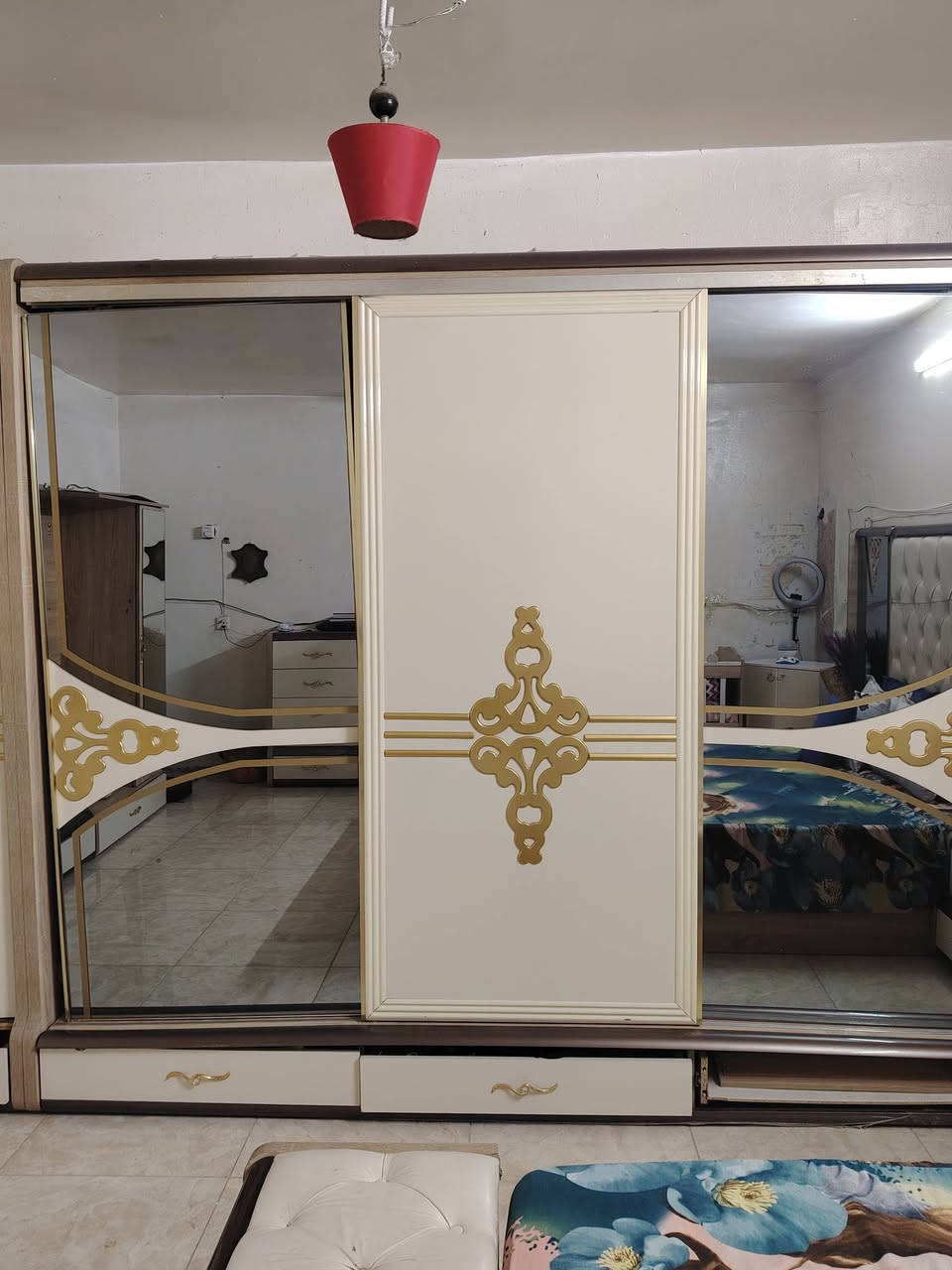 غرفة نوم ونص • للبيع