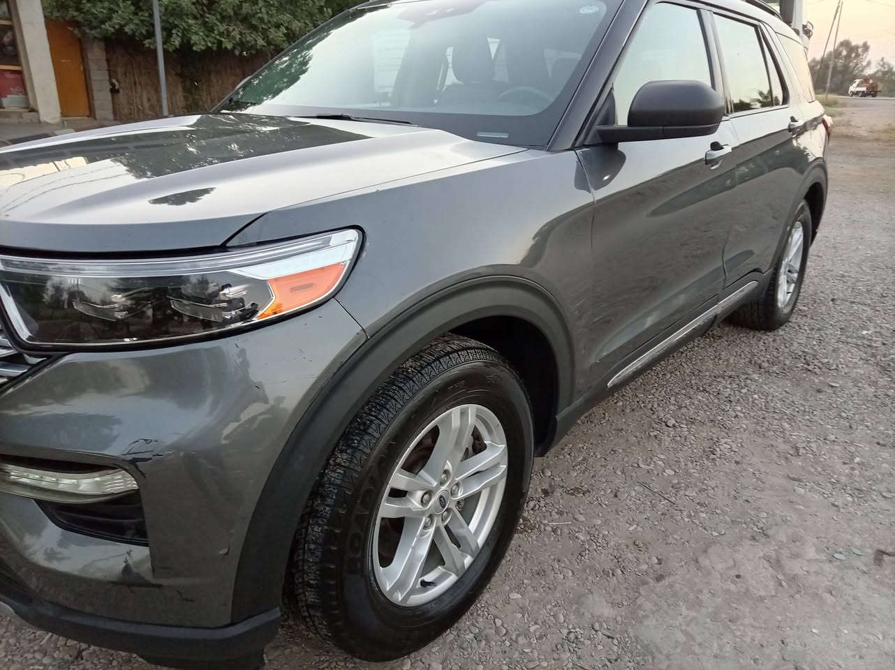 فورد إكسبلورر XLT 2022الموديل: Ford Explorer XLT
سنة الصنع: 2022
المحرك: 2.3 لتر EcoBoost
عدد السلندرات: 4 سلندر
القوة: 300 حصان
العزم: 420 نيوتن.م تقريباً
الگير: أوتوماتيك 10 سرعات
الدفع: خلفي RWD
الهيكل: SUV عائلية، 3 صفوف
الوقود: بنزين
الجنوط: 18 إنچ حسب مواصفات XLT
الشاشة: SYNC 3 قياس 8 إنچ
Apple CarPlay / Android Auto
كاميرا خلفية
حساسات اصطفاف خلفية
نظام Ford Co-Pilot360 للسلامة
نظام المحافظة على المسار
تحذير النقطة العمياء
فرملة طوارئ أوتوماتيكية
إضاءة LED
باب خلفي كهربائي
مقاعد صف ثاني منفصلة Captain Chairs
3 صفوف مقاعد
سعة خزان الوقود: حوالي 68 لتر
بلد التصنيع: الولايات المتحدة �
📋 الشاصي: 1FMSK7DH1NGA76607
الضرر/ تبديل بنيد بلاد + باب السائق أيضا بلاد
رقم أربيل تحويل مباشر
السعر ٢٣٠ ورقة وبيها مجال بسيط ان شاء الله
الهاتف ***********
