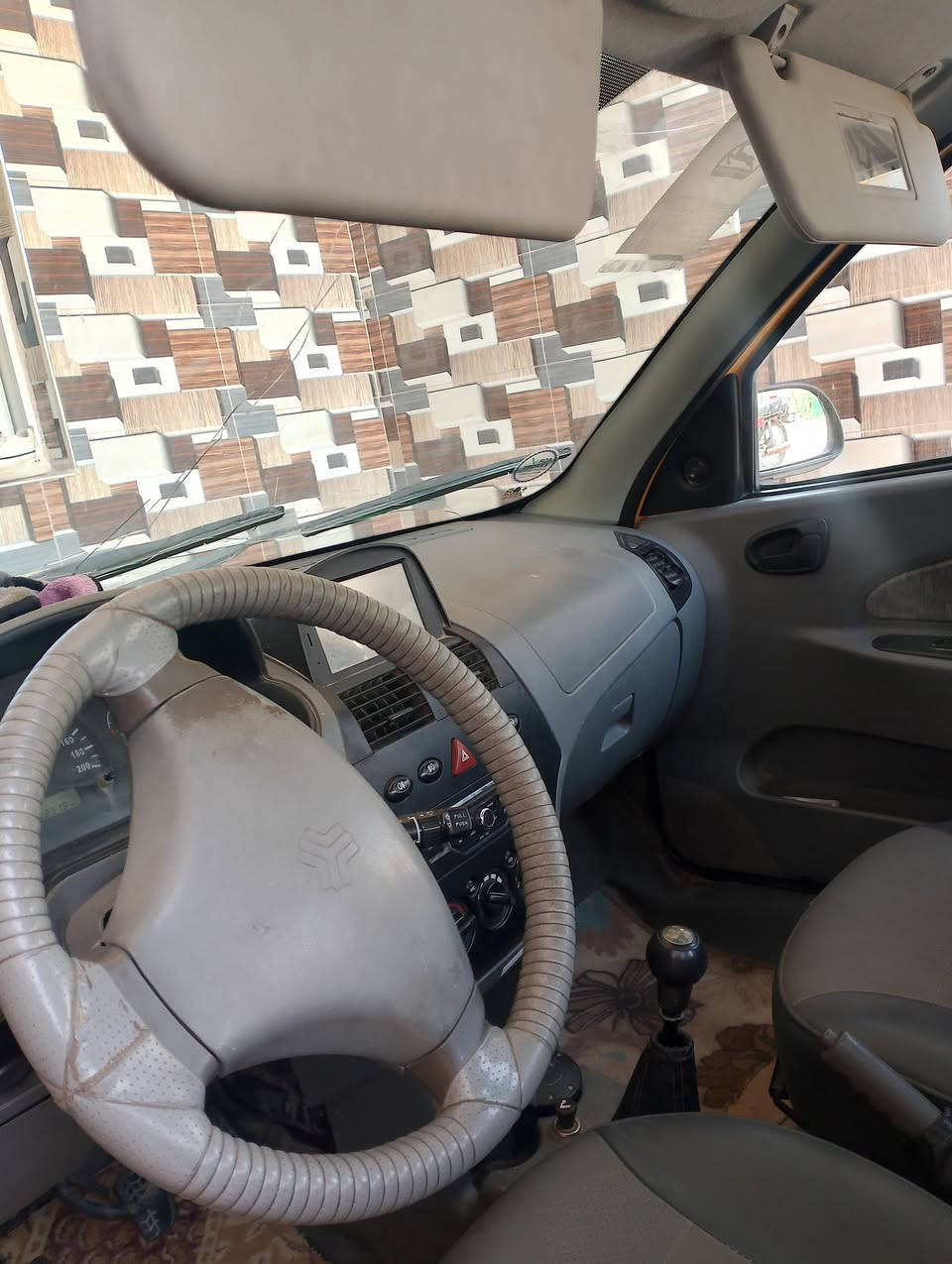سلام عليكم سيارة طيبة البيع بيهة شبر بارد بل بكلايت ولباقي كفالة عامة كشرة ومكينة العمارة ميسان ***********
