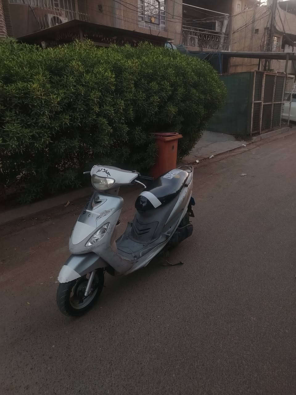 مليون قفل
***********
دراجه بلاديه بيها منفيز و ورقت بيع و شراء اقل الشهر من نزلتها من شارع ال ضلاال موقع بغداد دوره

