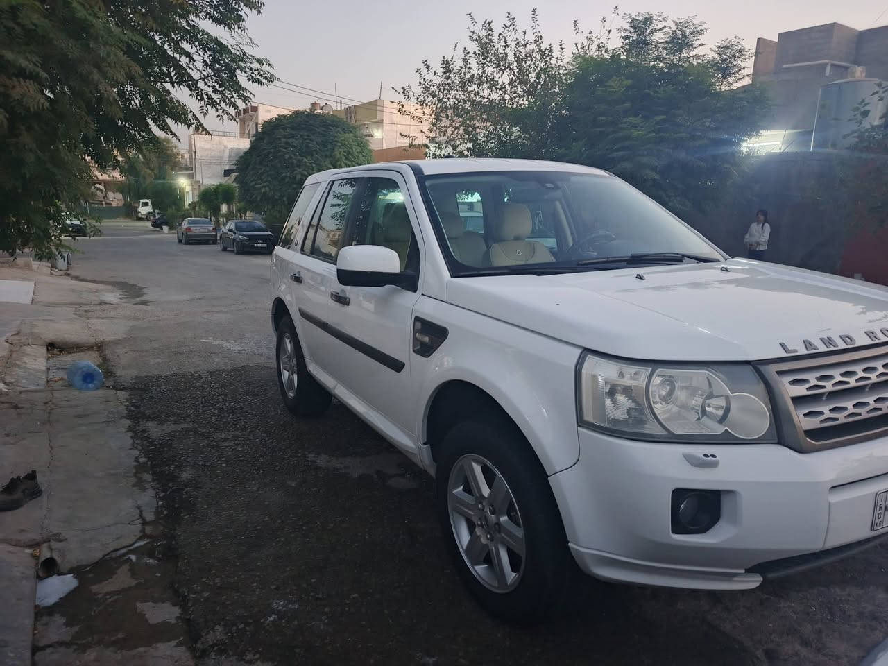 Land Rover 2012 🇬🇧SE/LR2/
سەیارەکە بێی بۆیاخە 

رەقەم سلێمانی تا ٢٠٣٠ مانگی ٩ نوێیە بەشەرتی بەناو کردن،
مەکینە شەشپستۆن/٢.٣/
٢٣٠هۆرس پاوەر 🐎
دوگێر تۆماتیک عادی شەش گێر/
سپۆرت🔥
٥مۆدی لێخورینی هەیە⛈️🛘)
سوکان ڤۆڵیوم لایت عەدەسە .
تەعدید سورحەو ئاوێنە کارە بای.
بەسمەیە (aux/cd/تەبرید ساردو گەرم بەشەرت .
کامیرەو حاسەیە/٨سەماعەیە/
سێرڤس عامی تازە بۆکراوە گێرو مەکینەی بەشەرت .
تایەی ناو پاکەتی بۆ بەستراوە سەیارەکە یەک دنک مەسروفی تیانیە).تکایە گەر موشتەری نیت بێزارمان مەکە 
نرخی(97)گەڵاو مامەڵەیەکی کەم / (ژ.م) وتساب
(***********)
***********
وەتس ئەپو ڤایبەری لەسەرە /یان نامە بنێرە )،.
