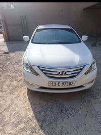 سوناتا بيضاء 2013 الشركه العامه دوس المحرك 2400  منظومه غاز سياره بها ...