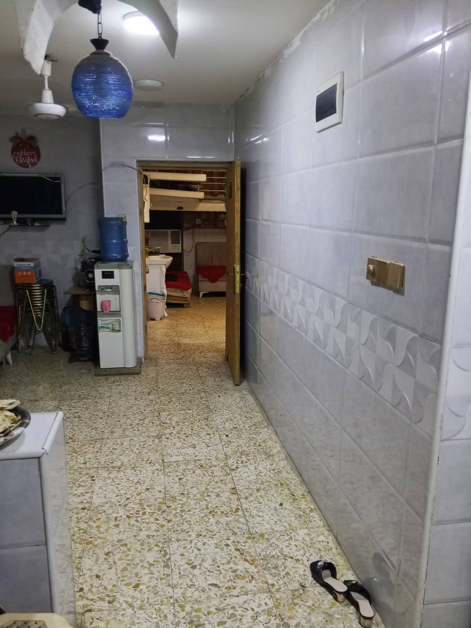 🏡 دار للبيع – طابو صرف 🏡
📍 الموقع: قريب على مرقد الإمام الحمزة الغربي،يبعد 50 متر فقط
🚗 الشارع كامل الخدمات
📐 المساحة: 150 متر
📏 واجهة البيت: 11 متر
✨ مواصفات البيت:
* استقبال + غرفة + صالة مطبخ حار/بارد حمام ومنزع داخلي صحيات خارجية
* ممر حول البيت
* الأرضية كاشي درجة أولى
* المطبخ سيراميك للسقف
* البيت حزام سيراميك
* السقف عكادة والبناء طابوق
* كهربائيات جديدة مع ضمان 25 سنة ماء ومجاري جديدة وكاملة
📞 للاستفسار أكثر الاتصال على الرقم:
***********
