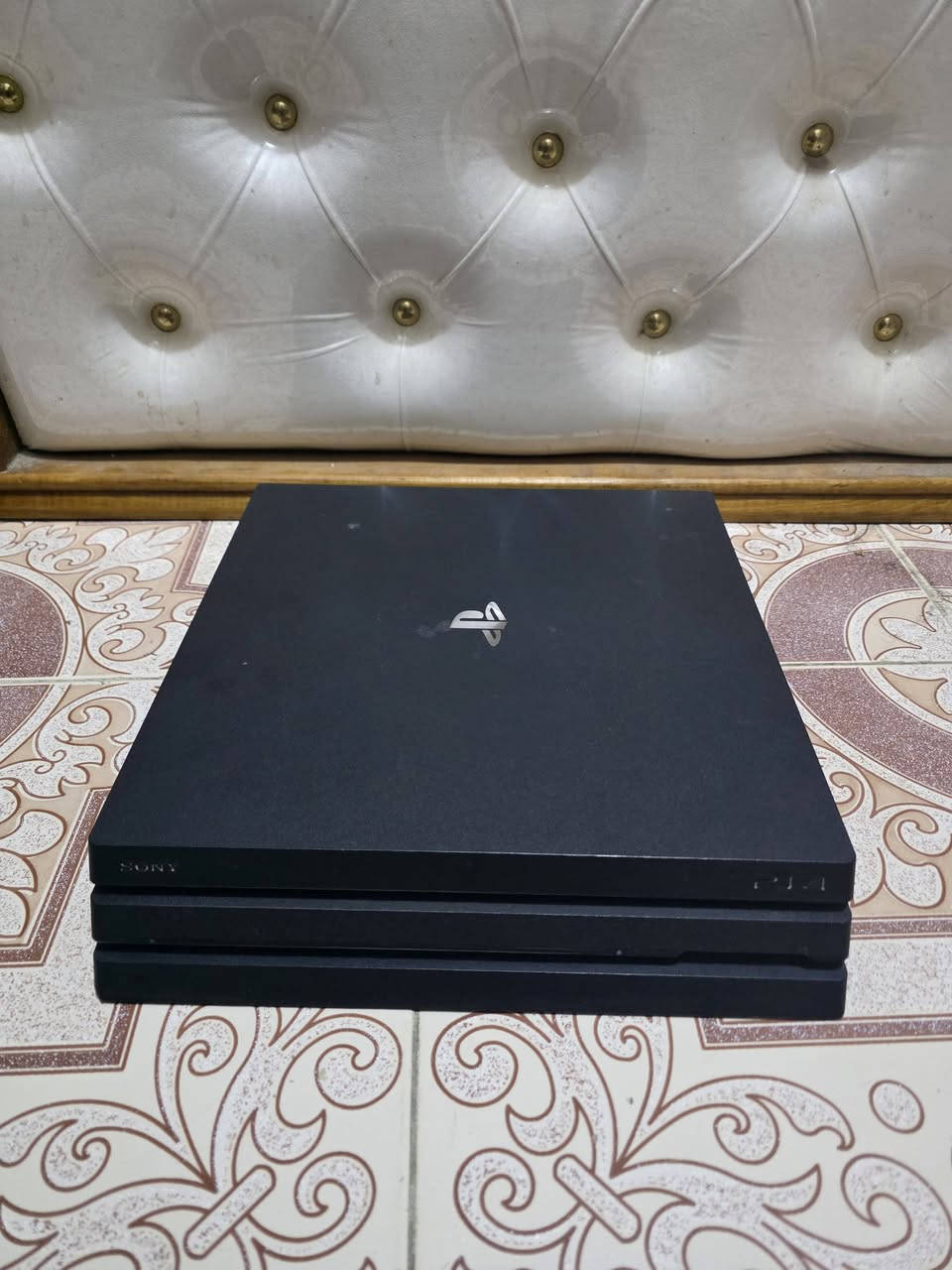 سلام عليكم 
بلي فور برو 
نظيف حيل مامفتوح ومحدث اخر اصدار
متوفر ويا قرص GTA 5 و UBS
السعر 320
رقم الهاتف : ***********

