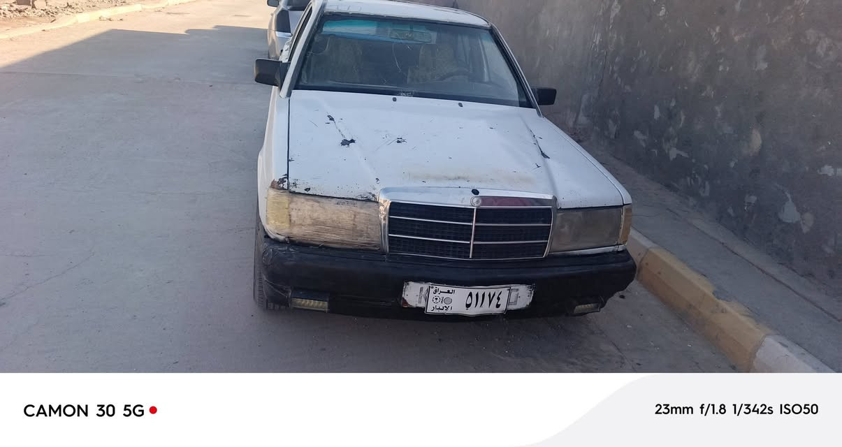 مارسدس ماندل راعيها بس سنويه السعر مليون وبيها مجال مكينه ونجي نضيفه حيل ونايمه بس بك ماترجع سياره وين ماتريد طلع بيها المكان الدوايه***********
