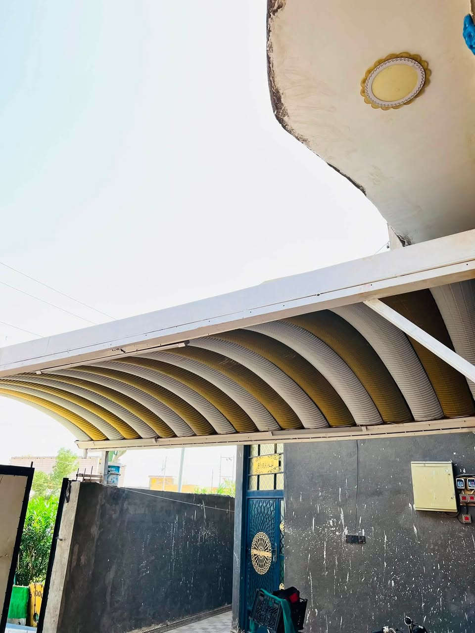 سقيفه كي سبان   منزليه للبيع
نظيفه وجاهزه لون اصفر وابيض 
مع الساقيات الماء + حديد ثقيل + دنگ ثقيل 
ونظافتها كما موضح بصور 

الطول 4 امتار ونص 
العرض 4 امتار 

#السعر  ‭‬ ‭***********‬ابو علي 
غير متواجد على الفيس
