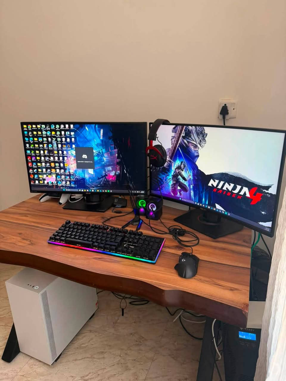 السلام عليكم ورحمة الله وبركاته 
عندي pc للبيع 
كارت الشاشه 3080 ti asus rog strix
مذر بورد msi x570 wifi tomahawk 
معالج ryzen 7 5700x
Ram ddr4 3600 mh sandisk
Hard m.2 2tera samsung
Power supply 850 gold
مع شاشتين
الشاشه الاولى 240 hz asus tuf gaming 27 inc
الشاشه الثانيه 27 inc 165 hz asus tuf gaming curve
مع ماوس وكيبورد ومايك وسماعه hyperx cloud 2
كل الحاسبه نظيفه جداً استخدام قليل ومشتريهه من تركيا 🇹🇷 
اي استفسار هذا رقمي ***********
السعر 2.250.000

