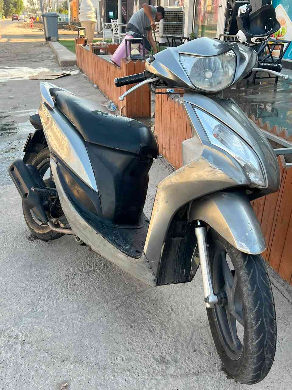 درجة ديو هوندا ياباني 140 درجة جاهزة وماناقصهة شي محرك اخرس
كهربائية كلهة شغالة تايرات جديد طسه حلو ونكرة بكل وقت سعر 500
و مكاني بغداد جسر المثنى او الكريعات سبع بكار  
***********

