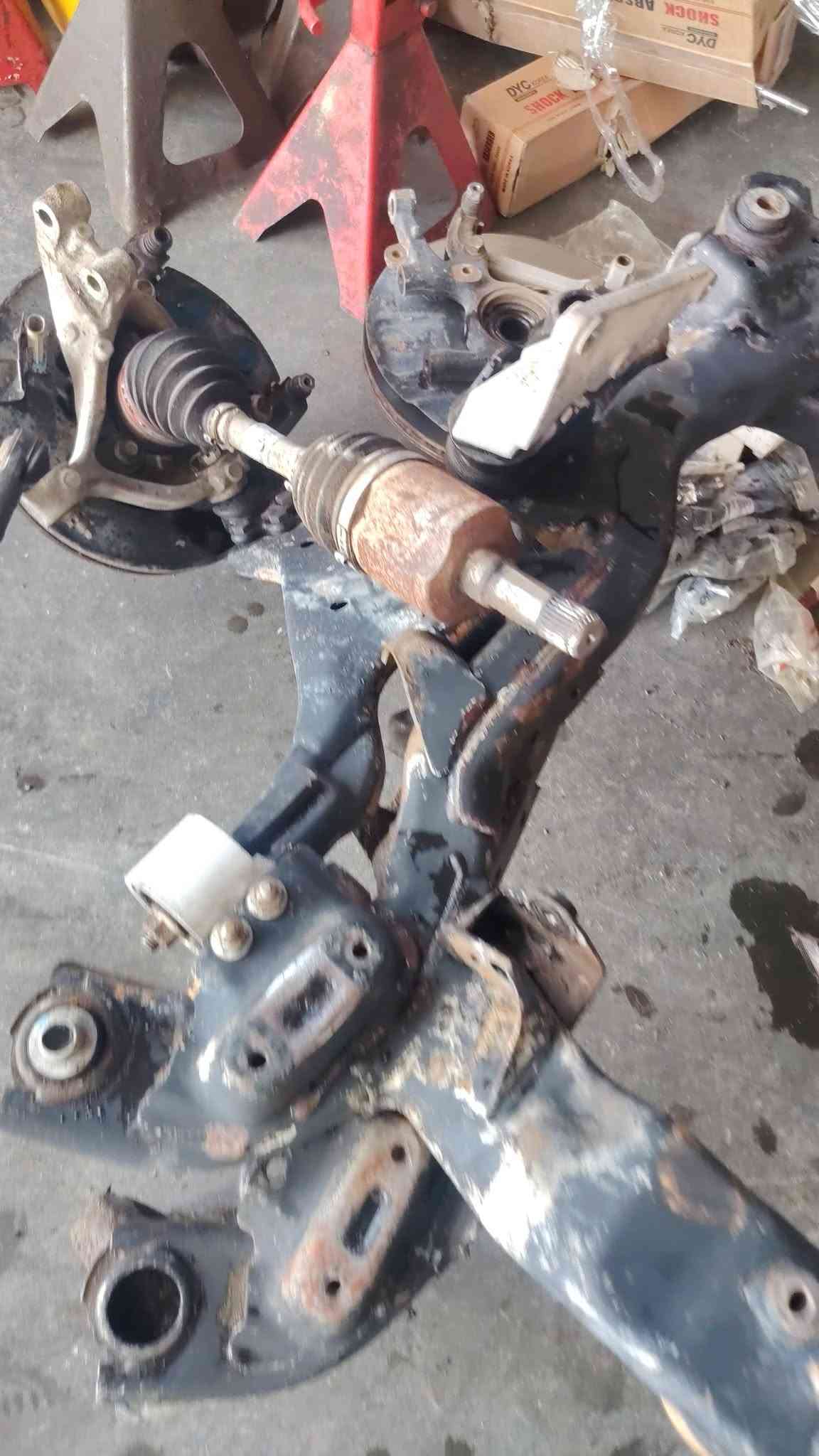 🔧 المرحلة الثانية | الغسل والتجهيز الشامل

بعد إكمال تفكيك بجم السوزوكي، باشرنا بالمرحلة الثانية من العمل، وشملت:

✅ غسل حوض السيارة بالكامل بالبخار المضغوط وإزالة الزيوت والترسبات القديمة.
✅ غسل وتنظيف الأفريم بالكامل من الداخل والخارج.
✅ تنظيف مشط الستيرن وجميع ملحقاته.
✅ غسل أجزاء الحدادية ومنظومة التعليق وتجهيزها للفحص والصيانة.
✅ غسل وتنظيف جميع أجزاء المحرك وملحقاته قبل إعادة التجميع والتركيب.
✅ فحص القطع بعد التنظيف وتحديد الأجزاء التي تحتاج إلى صيانة أو استبدال.
✅ تجهيز حوض السيارة والأفريم لاستقبال المحرك والكير الجديد.

عمل متكامل وخطوات مدروسة حتى ترجع السيارة بأفضل حالة ممكنة بإذن الله 💪🔩

🔰 ورشة أنور سوزوكي وإكونوكس

📍 كربلاء – الحي الصناعي – البلوك الثاني – شارع السايدين (سايد الدخول)

📞 ***********
📞 ***********
