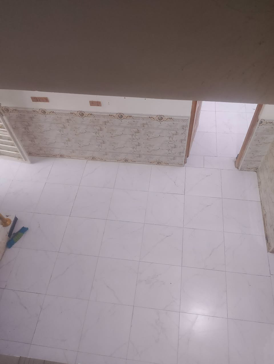 بسبب الوعود الكاذبه تم اعاده نشر البيت طابو صرف مساحه ١٠٠ متر 
بي شقه كله طابوك صب كونكريت
جوا غرفه صاله مطبخ دوانيه صحيات داخليه وخارجيه 
وشقه غرفتين صاله وصحيات 
ب الاسكان صناعي نزله ثالثه موجر حاليا ب ٥٥٠ لبيت وشقه 
الشراي يتصل ***********
