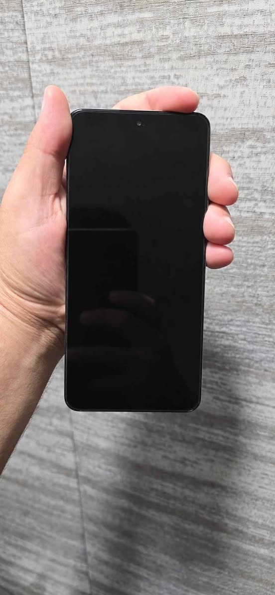 📱 للبيع HONOR X8d باللون الفضي ✨

🔹 ذاكرة ٢٥٦ جيجا
🔹 رام ٨ جيجا + ٨ جيجا توسعة افتراضية
🔹 شاشة AMOLED قياس ٦٫٧٧ إنج بتردد ١٢٠ هرتز
🔹 كاميرا رئيسية ١٠٨ ميگابكسل
🔹 بطارية ٧٠٠٠ ملي أمبير وشحن سريع ٤٥ واط
🔹 معالج Snapdragon 6s 4G Gen 2

⚠️ توضيح للأمانة: الجهاز وكع مني وبعدها السيم كارت وكف وما يشتغل، والبيع على هالحالة.

💰 المطلوب ١٩٠ ألف دينار وبي مجال للجاد
علما ان سعر الجديد  ٣٧٥ ألف

📞 للتواصل: *********** بغداد, العراق
