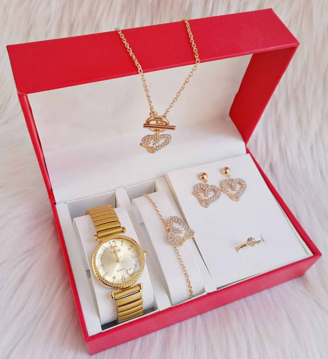 #عروض
#هدايا #عيد_الحب🔥👇

اجمل الهدايا رجاليه ونسائيه 🎁
ســعر السيت ب 10 الـف 😍
والتوصيل 5 لجميع المحافظات❤️‍🔥
للحجز والاستفسار مراسلة الصفحة 
اذا مو نفس الي بالصورة توصلك (لا تستلمها) 
ملاحظه: العلبه للعرض يجي السيت بعلبه هدايا حجم صغير ✨
واذا نفس العلبه سعر يختلف 💖 
للاتصال ***********
واتساب *********** بغداد, العراق
