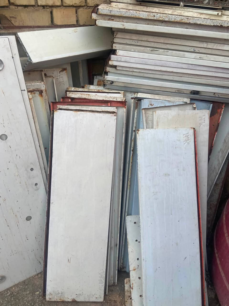اغراض محل للبيع رفوف مع ميز عدد2قياس الميز مترتين +متره ونص
للتواصل على رقم ادناه
***********
