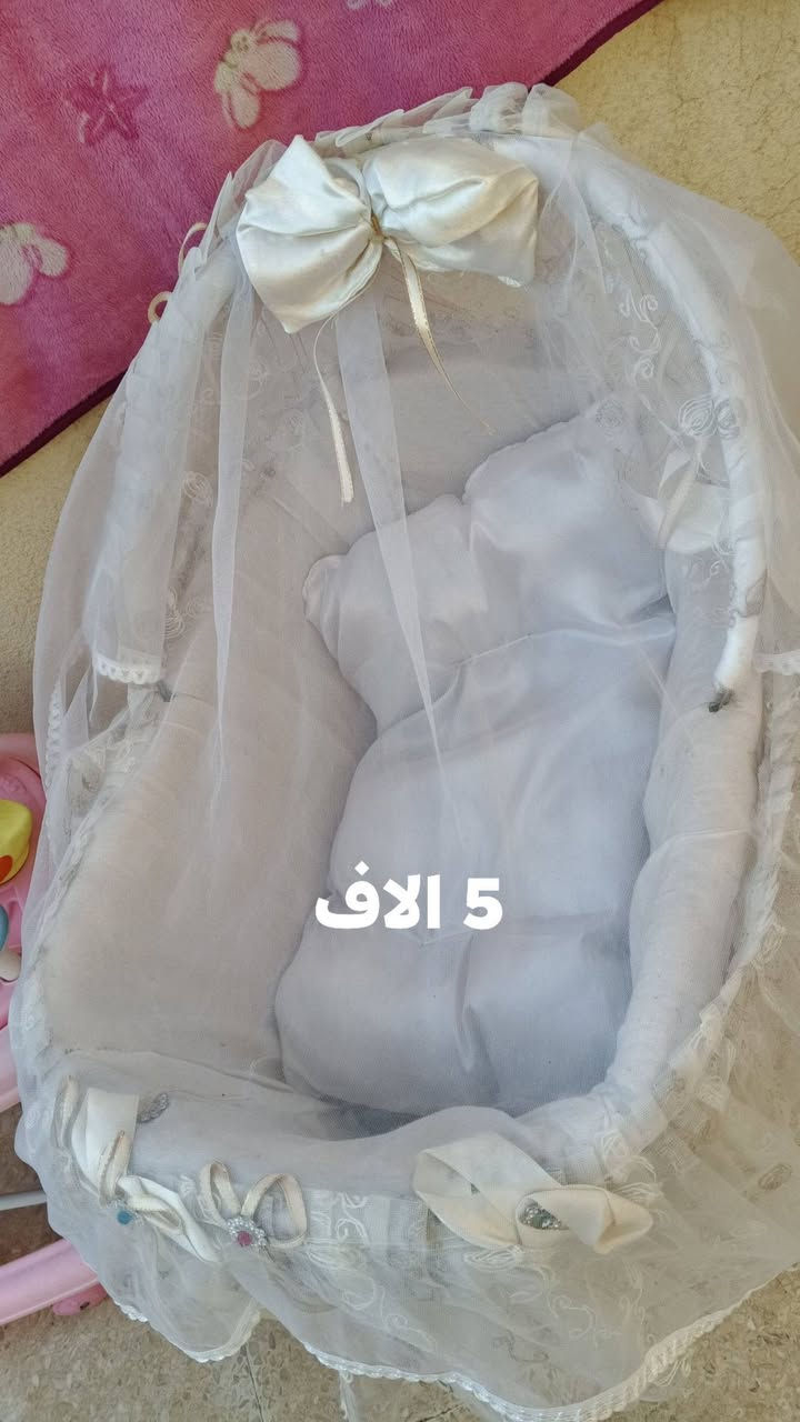 غراض للبيع

نص مكتوب في الصور:
- حجلة طفل السعر 20 الف
- مقعد 20 الف
- 5 آلاف
- 10 الاف
