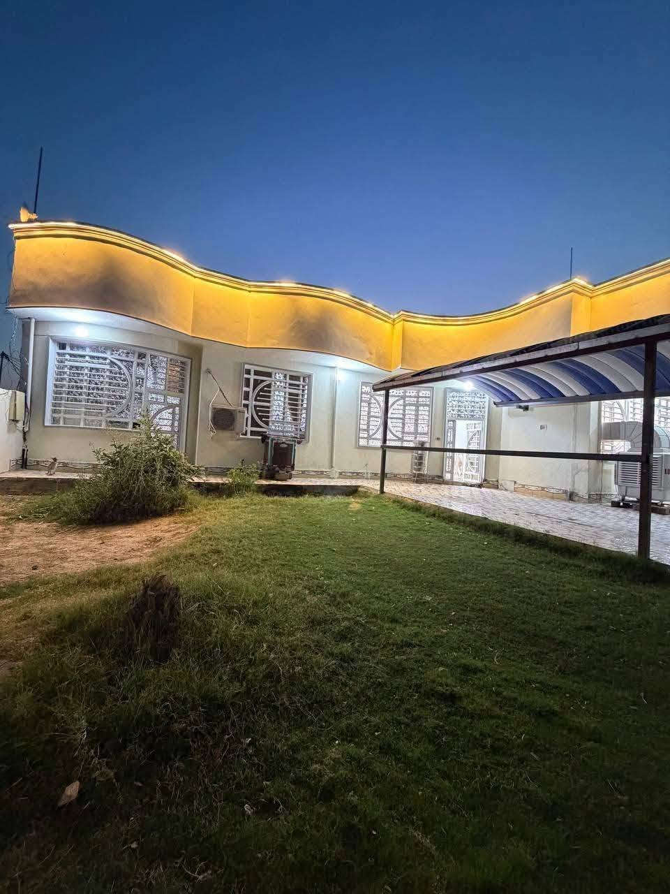 للبيع🏠
600 متر _طابو زراعي
📌مقابل قريه الغدير عمود 282
شارع المطحنه
مساحة البناء 300_مع حديقه300متر 
استقبال_غرف عدد5_صاله_صحيات عدد4 
بناء صب كونكريت_طابوق جمهوري 
للاستفسار اكثر زورونا في كيبك للعقار والمقاولات او مراسلتنا ع واتساب ***********
