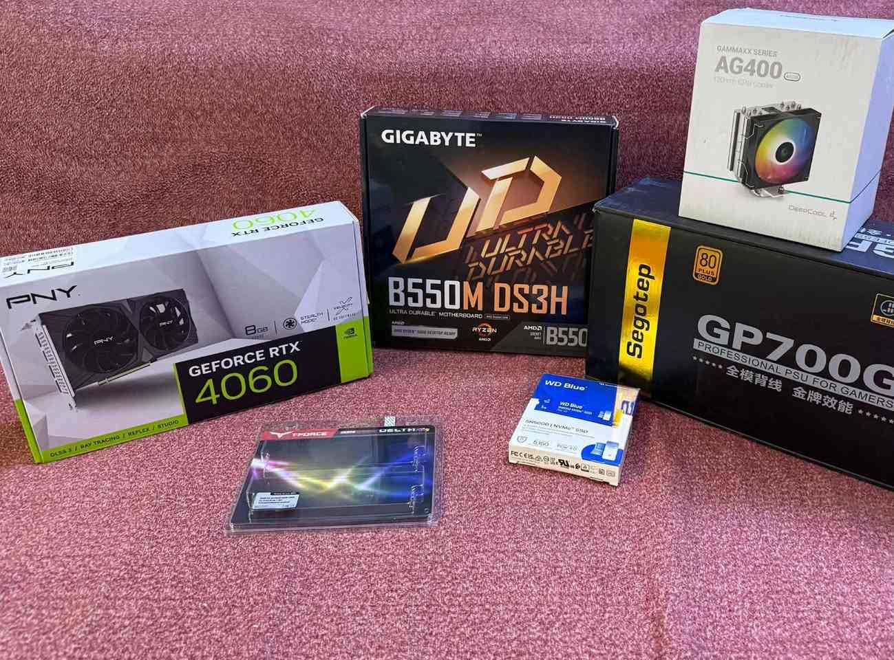 السلام عليكم 
حاسبه للبيع فول مواصفات عمرها سنه استخدام جداً قليل التفاصيل 👇
بي سي PC + شاشة للبيع استخدام 
مواصفات البيسي :  
معالج : Ryzen 5 5600
كرت شاشة : PNY RTX 4060 6G
مبرد :DeepCool AG400 rgb
مذربورد : GIGABYTE B550M DS3H 
الرامات : TEAMGROUP TFORCE 32GB(2x16GB) DDR4
 التخزين : WD Blue SN5000 NVMEe SSD 1TB 
باورسبلاي:  +Segotep GP700G 600w 80 
الكيس: MNTOB VENOMXX ATX
مواصفات الشاشة: 
GIGABYTE M270Q  شاشة 27 بوصة 
ips 170hz 2k
الديوانية/ ***********
