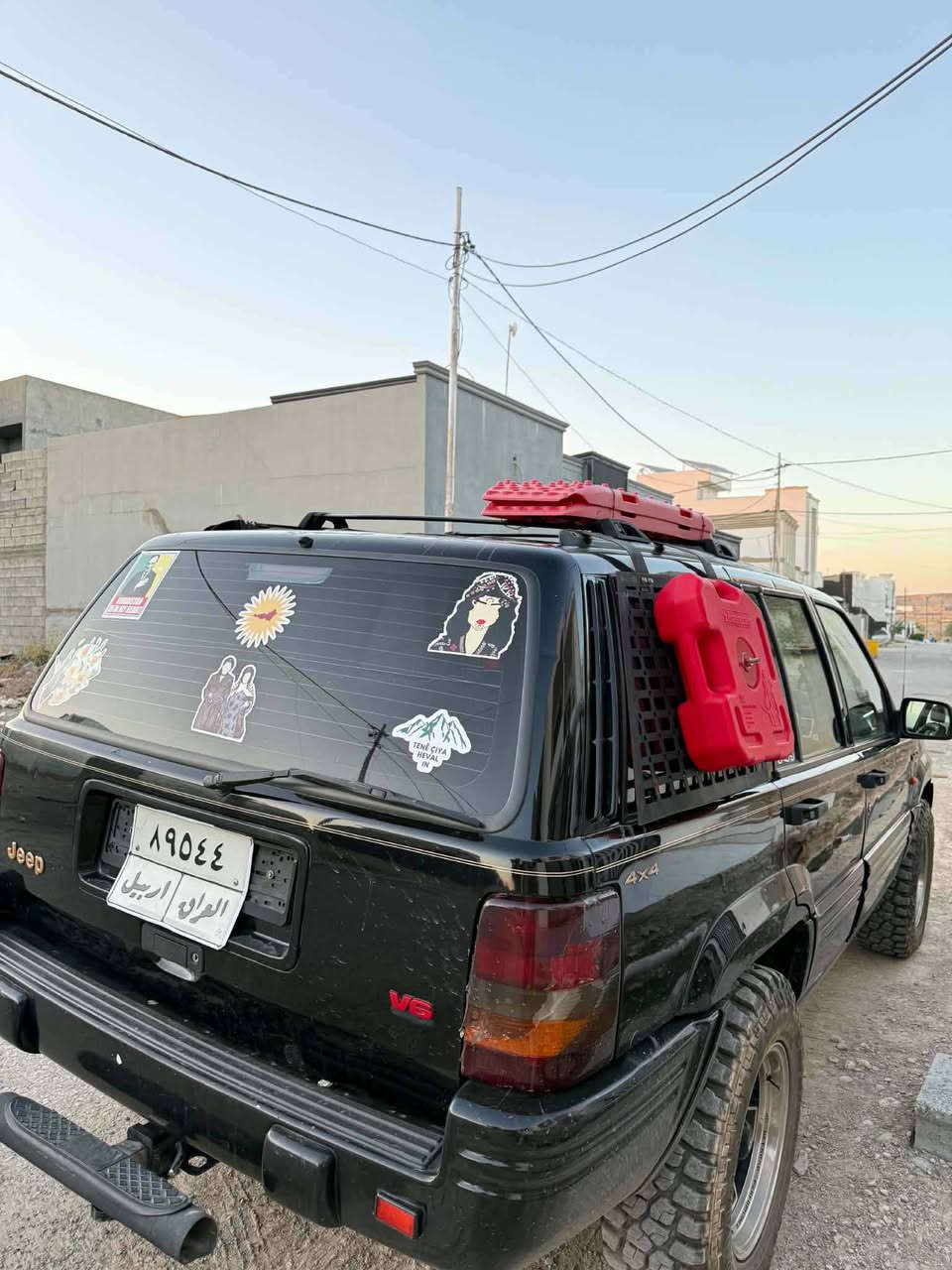 کوردی /عربی
‎جیب گراند شیرۆکی مۆدیل ١٩٩٦ 

‎سەیارەکە زۆر جوان ماوەتەوە هەموو گیانی بە شەرت 
‎٦ پستۆن 
‎کوشن جل 
‎کوشن هیتەر 
‎تەحدید سورعە 
‎سەنەوی بەسەرچوە 
‎نرخی ٥٧
‎جيب جراند شيروكي موديل 1996
‎السيارة نظيفة جداً وخالية من أي نقص (بشرط الفحص)
‎6 بستم
‎ كشنات جلد (مقاعد جلد)
‎كشنات تدفئة (مقاعد تدفئة)
‎تحديد سرعة (مثبت سرعة)
‎السنوية منتهية
‎السعر 57 
***********
