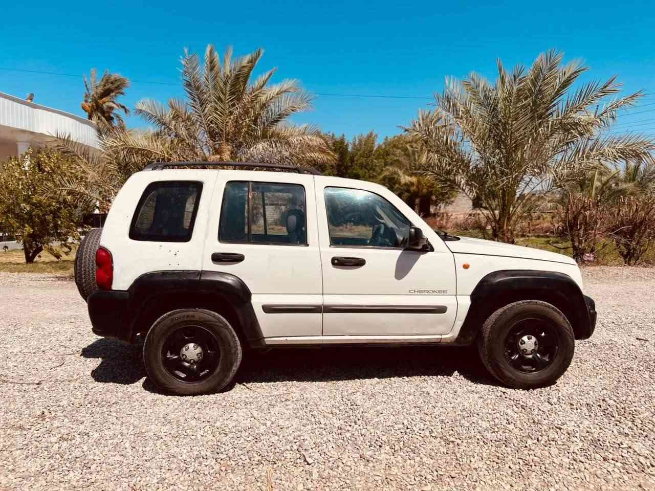 السلام عليكم جيب شيروكي موديل 2004 خليجي بيه صبغ جاملغ خلفي وباقي مكفول مزاد وزاره الداخليه قرصه واصل المرور تترقم واسط سياره جاهزه مكينه وكير مكفولات حداديه سياره جاهزه السعر 45وبيها مجال لاتصال ***********
