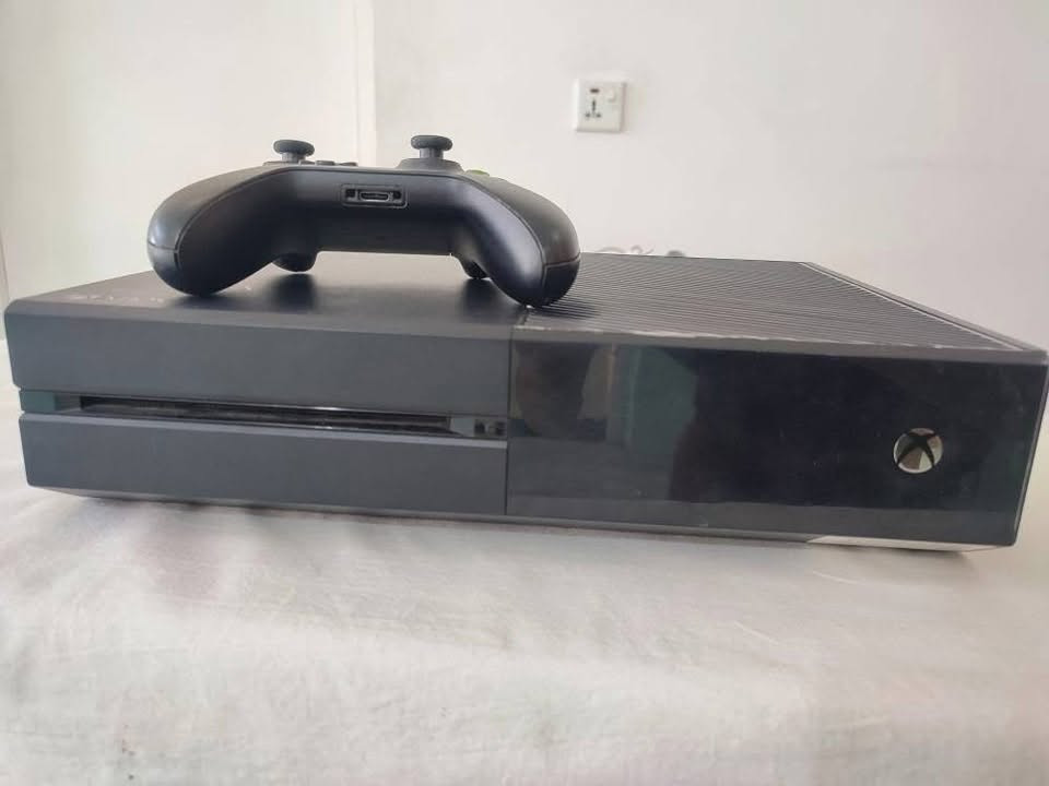 📦 للبيع Xbox One سعة 500GB
🔹 الجهاز نظيف وشغال 100%

🔹 يحتوي على:

• جهاز Xbox One (سعة 500GB)

• يد تحكم أصلية

• شاحن (Power Brick)

• كيبل HDMI

• كيبل USB

🔹 بي حساب Game Pass (بدون اشتراك حاليًا)

🛡️ عليه ضمان تجربة لمدة ٣ ايام

📍 المكان: الديوانية - الشامية

💰 السعر: 120,000 الف دينار 

📲 التواصل واتساب فقط: ‏‪***********‬‏
