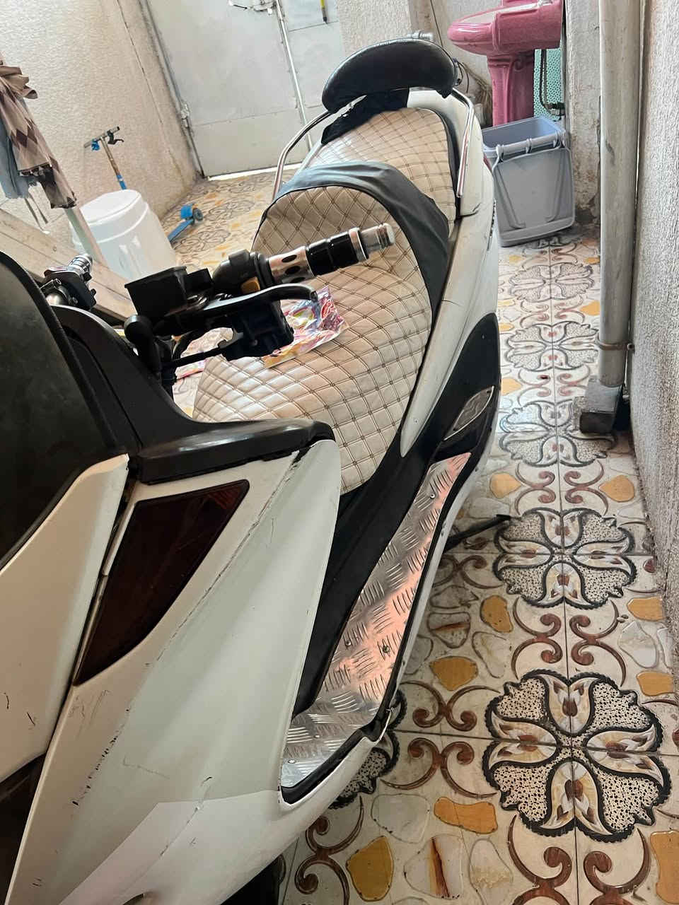 سلام عليكم دراجه ماجستا دبل رون دراجه حلوه ونضيف بس متروكه كلشي ما بيها بس خيط تبخير بيها قليل كلش السعر450وبيها مجال الرقم***********
