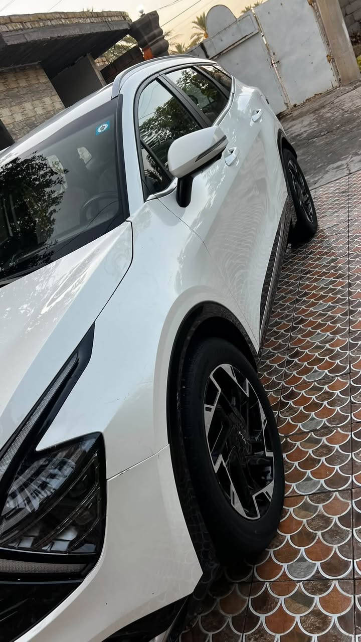 السلام عليكم
سبورتج 2024 وراد اماراتي 
محرك 1600Turbo
فول مواصفات عدا الفتحه
حساس امامي خلفي 
رادار امامي وخلفي
4 كامرات 
كشنات جلد وخزن ميموري
شاشه متصله 
كشنات تدفئه وتبريد
ستيرن تدفئه
قياده ذاتيه
ماشيه 56 الف
4 وضعيات قياده 
السياره جديده وحلوه وبيها ملاحضات بسيطه بلجاملغ الخلفي والامامي جهه الصدر
رايدها 185 وبيها مجال 
مكاني بابل 

للاستفسار 
***********
